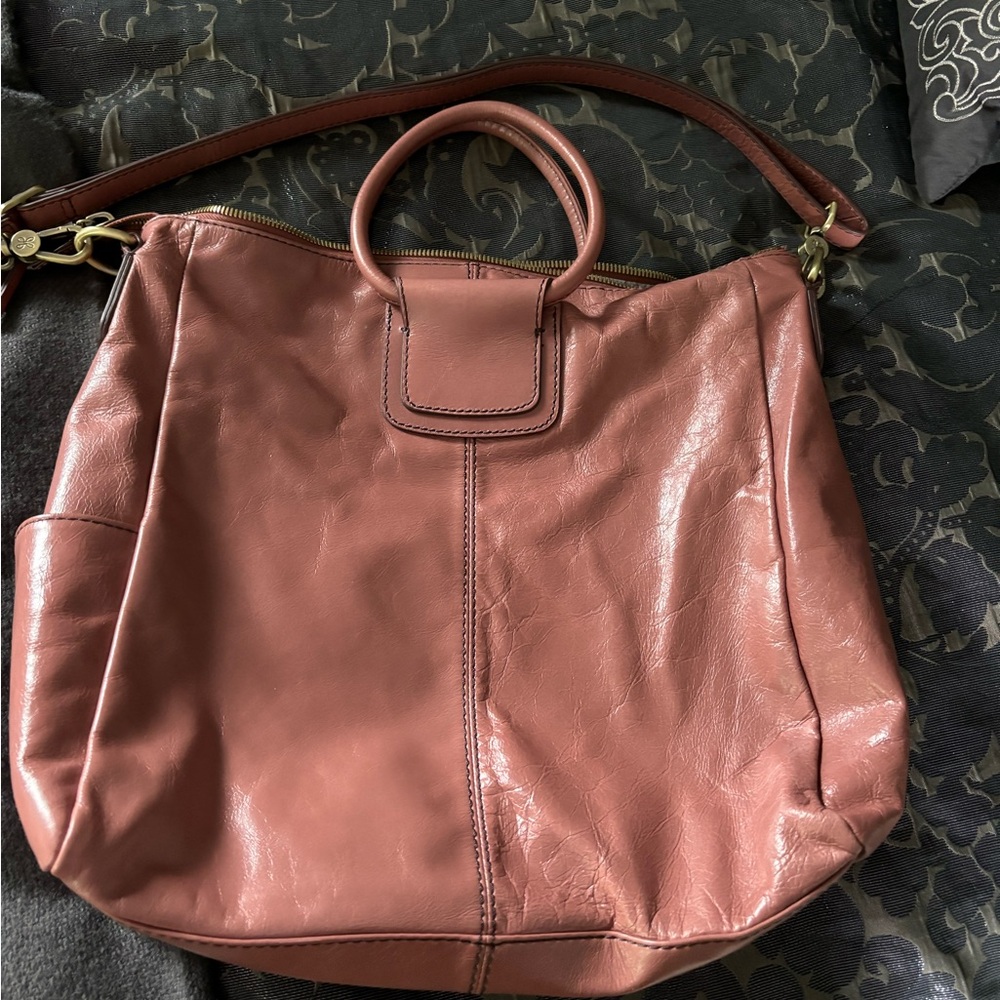 Hobo Sheila in large in the color Dusty Rose